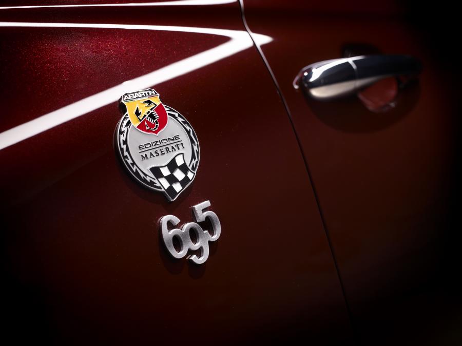 Логотип Abarth 695 Edizione Maserati (312) 2012 года  (фото 4 из 6)